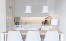 Kaksi designriippuvalaisin valkoinen